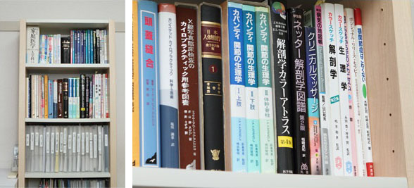 本棚に並ぶ専門書
